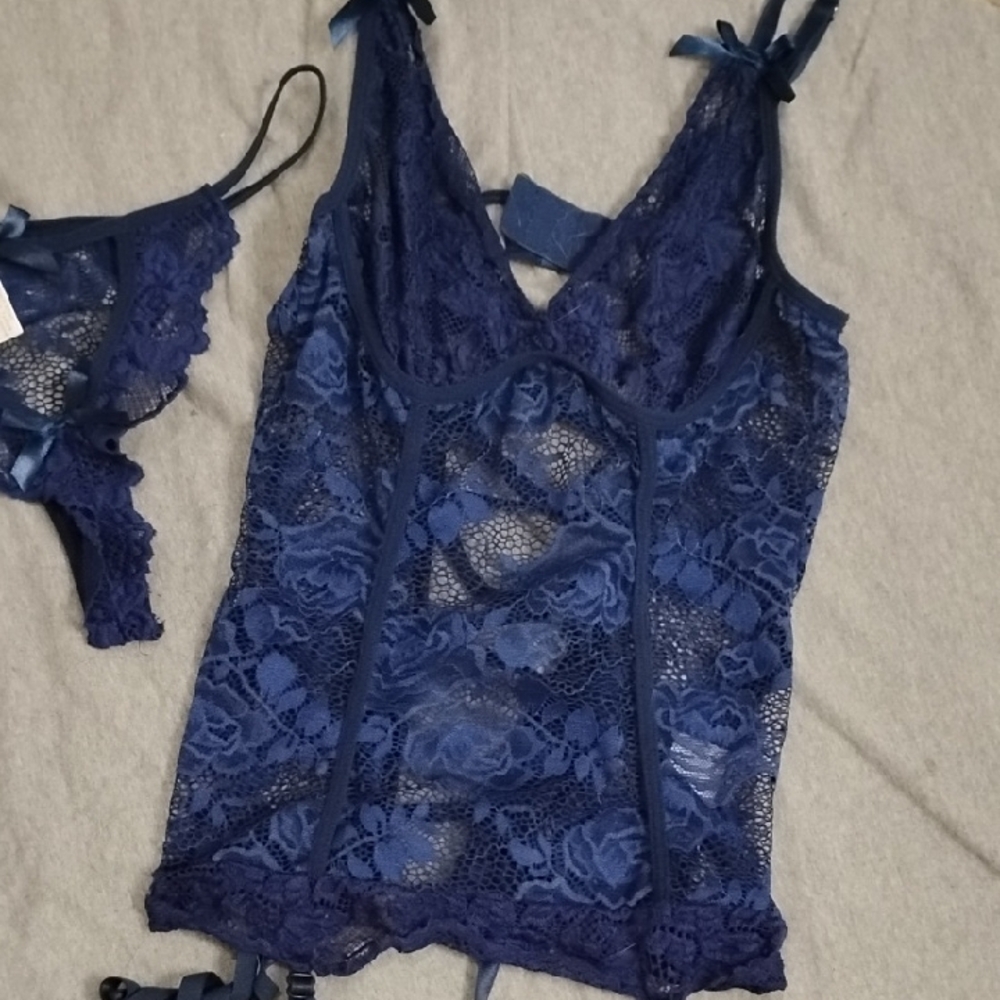 Elegant Lace Blue Lingerie Set Size Small Top Includes Thongs Lace